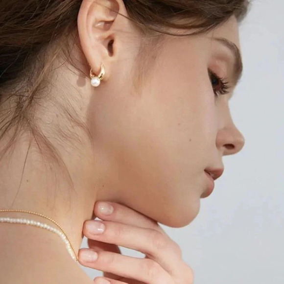 925 Sterling Silver Minimalist Pearl Huggie Hoop Earrings Silver or Gold - Picture 4 of 9